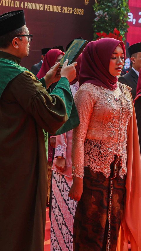 FOTO: Melihat Momen Pelantikan Anggota KPU untuk Provinsi, Kabupaten dan Kota Ambil Sumpah Jabatan di Jakarta