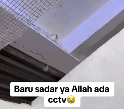 Shocking Woman Discovers CCTV Above Toilet