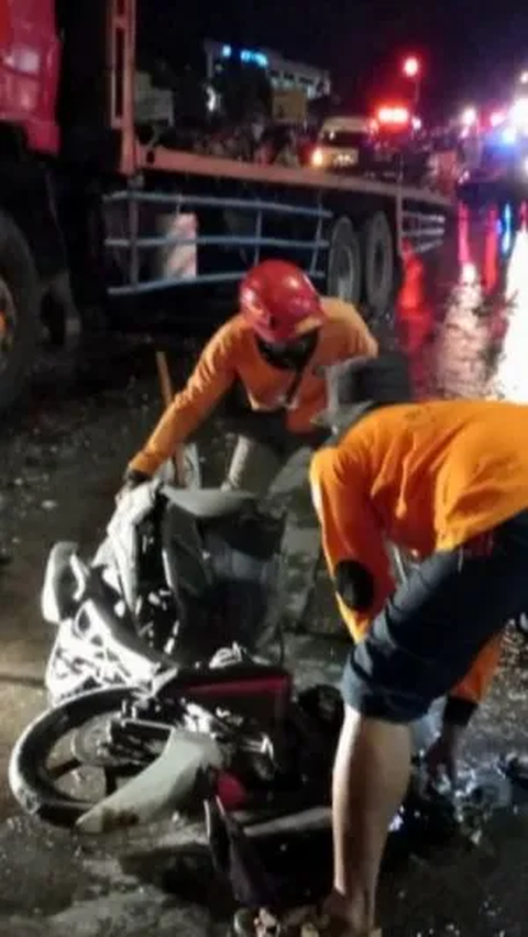 Rekaman CCTV Detik-Detik Truk Rem Blong Sebabkan Kecelakaan Maut di Exit Tol Bawen