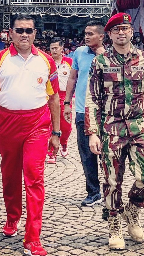 Berseragam Loreng dan Baret Merah, Potret Gagah Raffi Ahmad Pose Bareng Panglima TNI