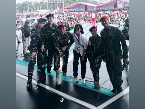 Berseragam Loreng dan Baret Merah, Potret Gagah Raffi Ahmad Pose Bareng Panglima TNI