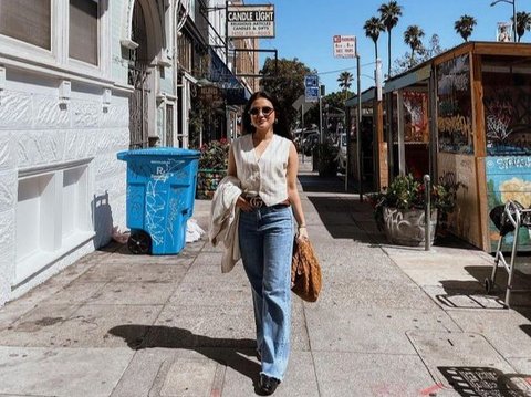 Pakai OOTD Simple, 8 Foto Cantik Marsha Aruan Saat Jalan-Jalan Ke California