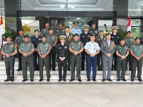 Pangkostrad Terima Kunjungan Kehormatan Panglima Angkatan Bersenjata Singapura