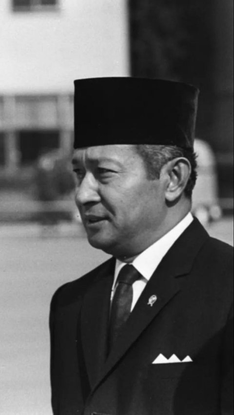 32 Tahun Berkuasa, Minuman & Cemilan Favorit Presiden Soeharto Ternyata Cuma Begini