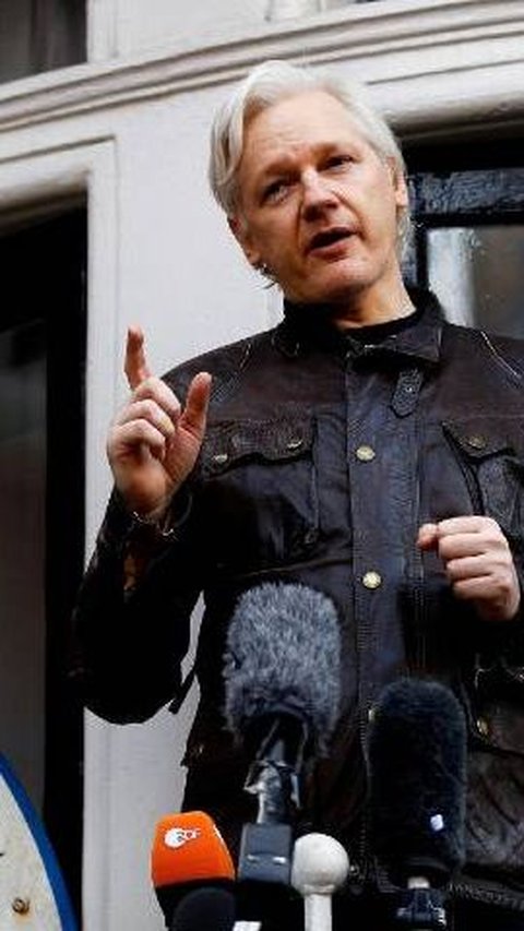 Tragedy of Julian Assange, Hero or Loser?