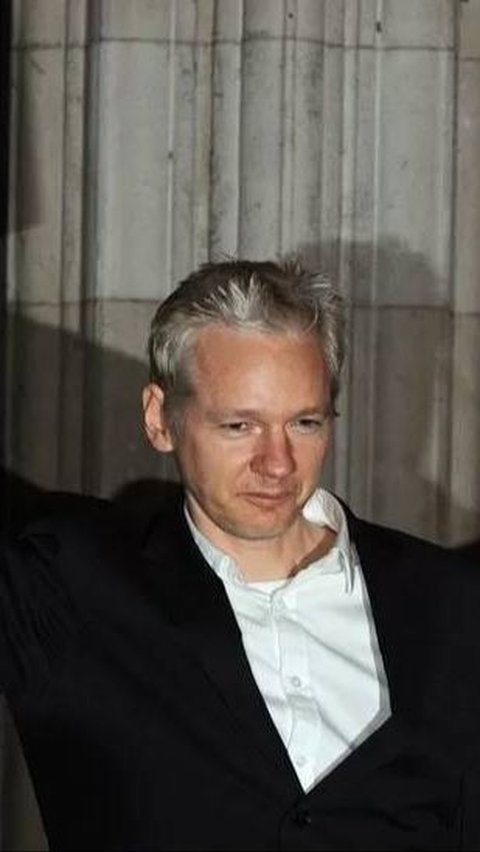 Tragedy of Julian Assange, Hero or Loser?