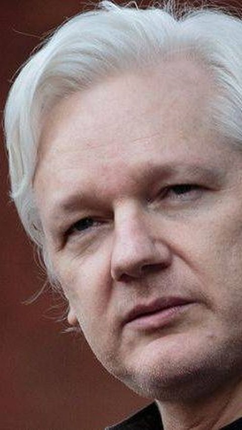 Tragedy of Julian Assange, Hero or Loser?