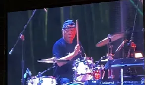 Tak berselang lama, Basuki rupanya unjuk gigi. Kala itu, Basuki didapuk menjadi drummer. <br>