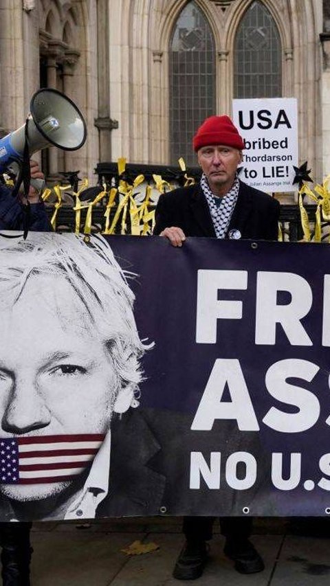 The Tragedy of Julian Assange, the Life Story of the Hacker
