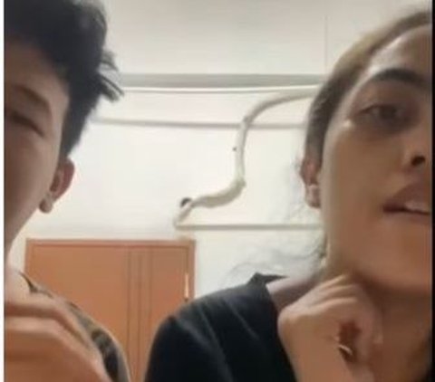 Jagat dunia maya dihebohkan dengan beredarnya sebuah video yang memperlihatkan dua orang Warga Negara Indonesia (WNI) yang meminta tolong kepada Pemerintah Indonesia.