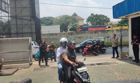 Anies Urus SKCK di Cilandak Naik Motor, Begini Alasannya