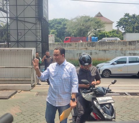 Anies Urus SKCK di Cilandak Naik Motor, Begini Alasannya