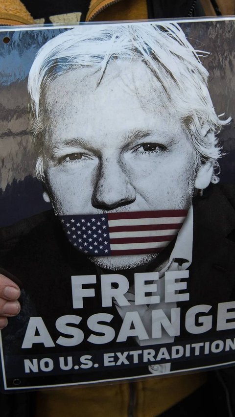 The Tragedy of Julian Assange, the Life Story of the Hacker