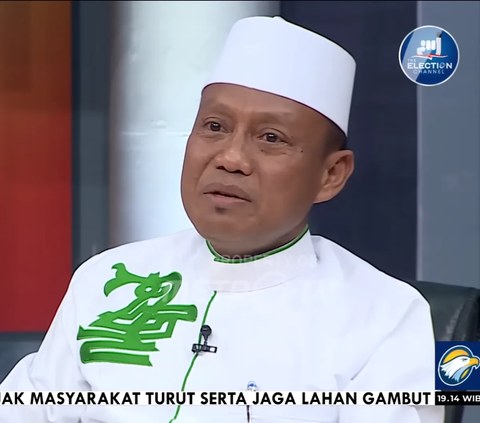 Sujiwo Tejo can only be silent while listening to Ustaz Das'ad Latif's answer about interfaith marriage
