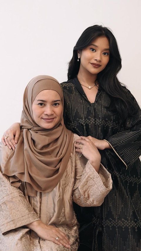 Like Brothers and Sisters, Peek at the Portrait of Siti Adira Kania, the Daughter of Ikke Nurjanah who Chooses to Become a Lawyer.