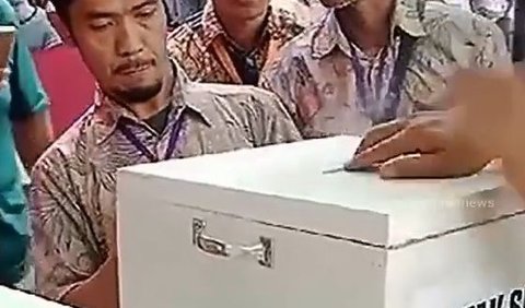 Meski sempat membuat heboh masyarakat, pelaksanaan Pilkades di Tigaraksa bisa diselesaikan dengan aman dan lancar.