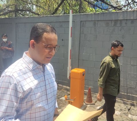 <br>Sedangkan untuk Anies Baswedan baru saja per hari ini mengurus SKCK di Baintelkam Polri di Cilandak, Jakarta Selatan, Senin (25/9).