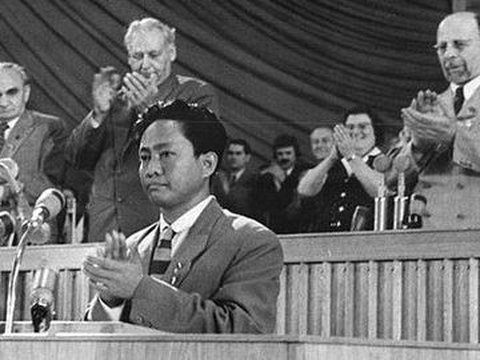 Senyum Soeharto dan Perintah ‘Bereskan’ DN Aidit