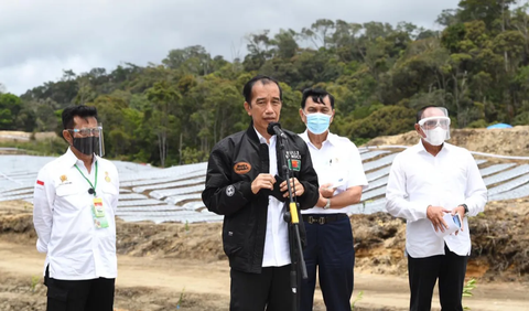 Namun, Jokowi tetap menerima pelbagai macam kritikan yang ada. Menurut Jokowi, hal itu sebagai energi tambahan bagi pemerintah. <br>