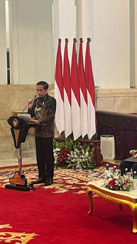 Singgung AI, Jokowi Sebut Dunia Pers Sedang Tidak Baik-Baik Saja<br>