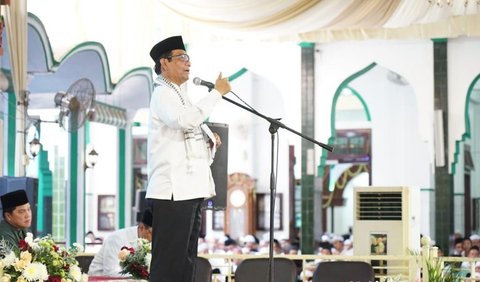 Ratusan ribu jemaah dari pelbagai daerah di seluruh wilayah Indonesia hadir di haul KH Abdul Hamid.<br>