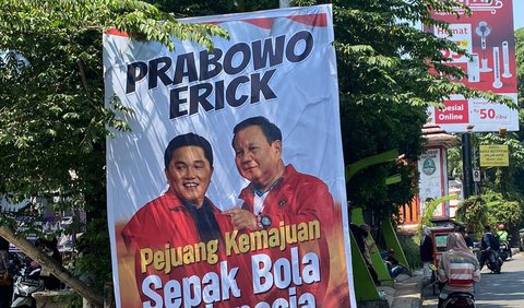 Menariknya, pantauan merdeka.com, di Depok tak ada baliho bergambar Prabowo bersama Jokowi. Terdapat gambar Prabowo di sejumlah titik<br>