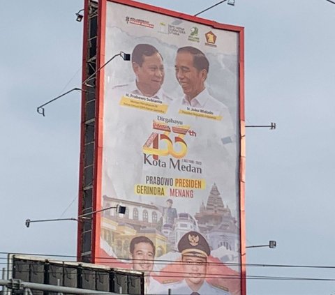 Beda dengan di Jateng, Tak Ada Foto Prabowo Bareng Jokowi di Depok