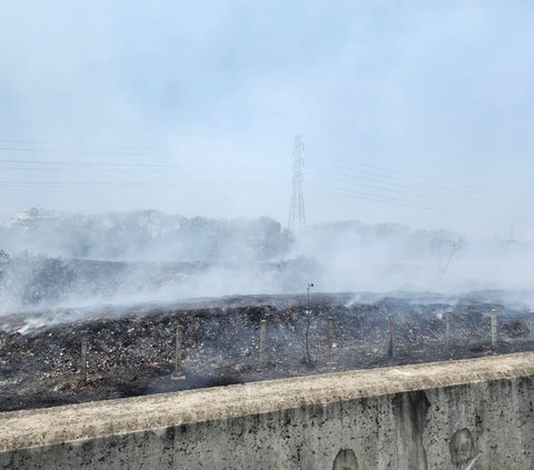 Sudah 3 Hari TPS Ilegal di Bekasi Terbakar, Damkar Kesulitan Jangkau Lokasi