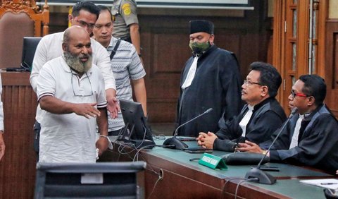 Dalam pleidoi, Lukas Enembe menuding KPK hanya mencari-cari kesalahannya dan tidak bisa membuktikan dugaan suap dan gratifikasi sebagaimana dakwaan yang menjeratnya.<br>