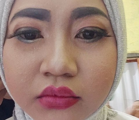 Viral Bride Pays MUA Rp25 Million, the Makeup Result Makes Her Cry: 'Simple Soft Makeup Turns into Sofo Iki?'