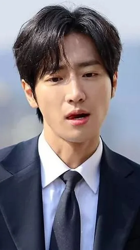 Kabar bahagia menghampiri aktor Korea, Lee Sang Yeob. Pemeran dalam serial My Lovely Boxer ini akan segera mengikat janji suci dengan kekasihnya yang bukan berasal dari kalangan selebritas.