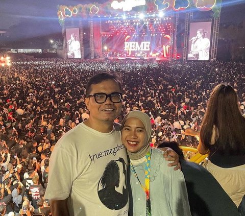 Bak Lautan Manusia, Konser Sheila On 7 Bius Penggemar Hingga Capres Ikut Nonton