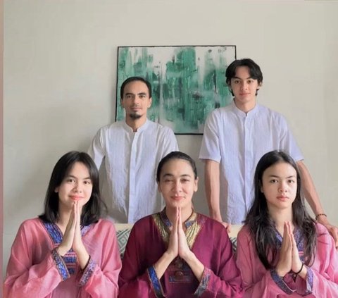 Jarang Tersorot, Ini Beberapa Foto Zalfa Ananta Putri Attar Syach dan Ananda Lontoh yang Menawan di Usia 17 Tahun