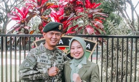 Dalam curhatannya, istri Kolonel Joko membagikan kisah perjalanannya yang selalu setia mendampingi sang suami berpindah-pindah tugas.