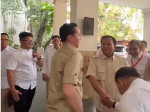 Momen Menhan Prabowo Dicegat Ajudan Ganteng, Ditegur soal Kerapian Rambut Langsung Lakukan Ini