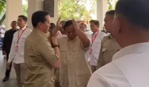 Prabowo ditegur soal kerapian rambutnya.