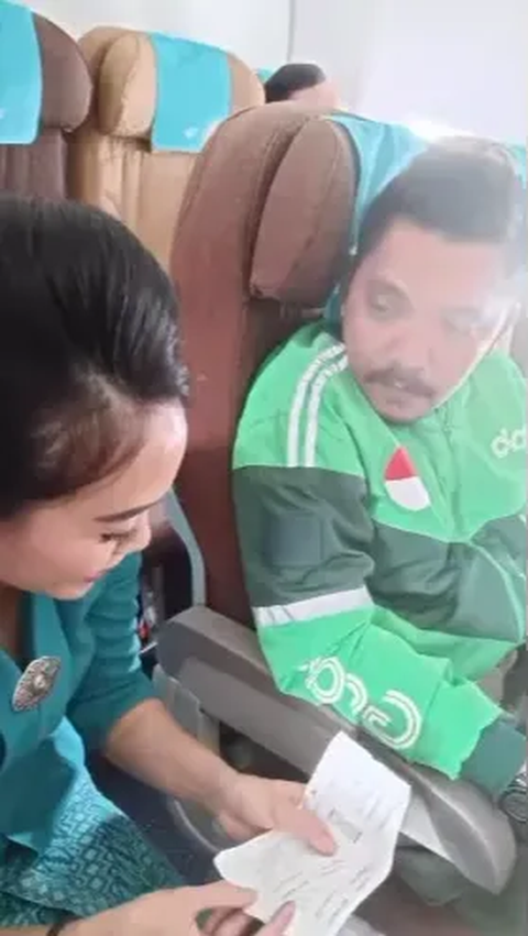 Ternyata Anggota Dewan, Pria Berjaket Ojek Online Terbang Medan-Jogja Demi Nikmati Bakpia