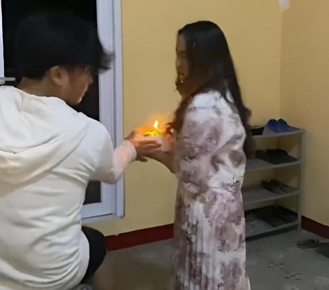 So Sad! The Girl Exhausted Preparing a Birthday Surprise for Her Boyfriend, the Cake Was Thrown Away