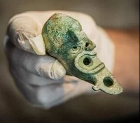 Lampu Minyak Berbentuk Aneh Berusia 2.000 Tahun Ditemukan di Rute Peziarah Yahudi, Arkeolog Ungkap Fungsinya