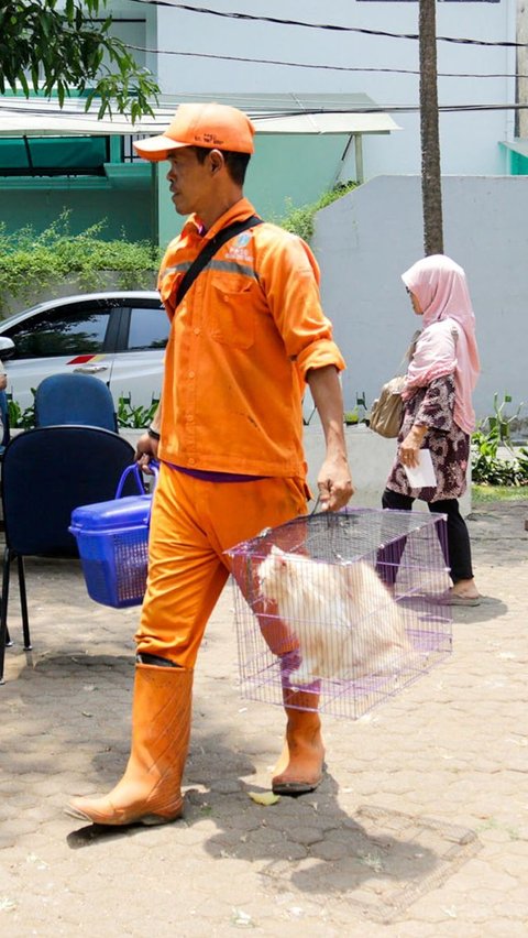 FOTO: Antusiasme Pemilik Hewan Serbu Vaksinasi Rabies Gratis di Tebet