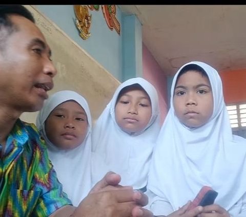 Remember Mr. Ribut, the Viral Teacher from Lumajang? Here's the News and His Current Fate