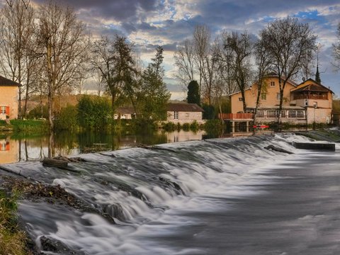 The meaning of the dream of flooding but the water is clear.