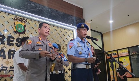 Polisi masih menyelidiki sederat barang bukti termasuk pisau dengan memeriksa delapan saksi dan menyita 11 CCTV dari lokasi CHR ditemukan tewas.