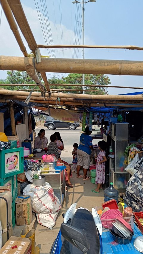 Tak Lagi Bertahan di Tenda Depan JIS, 19 KK Warga Kampung Bayam Dipindah ke Rusun Nagrak<br>