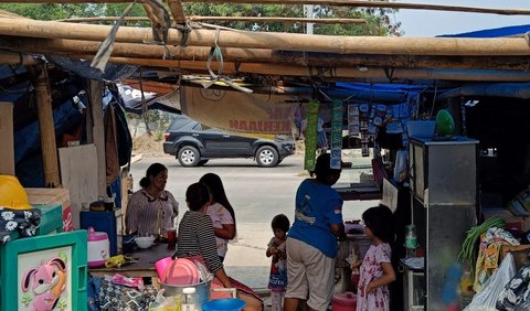 Karena permintaan tersebut sudah ditandatangani, Mirnawati memastikan bahwa tak ada lagi warga yang tinggal di tenda sekarang.<br>