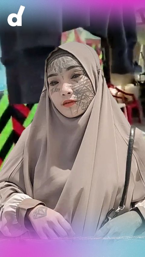 Appearance of Mondy Tatto's Simple House, a Punk Girl who Clashes with Ustaz Ebit Lew