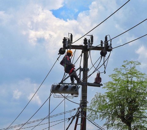 Dia menjelaskan, kabel-kabel seperti kabel listrik, fiber optik semuanya ditata dengan baik di dalam tanah atau tidak ada yang muncul di permukaan sehingga tidak mengancam keselamatan warga sekitar.