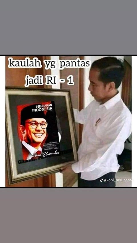 Apakah foto yang memperlihatkan Jokowi memegang bingkai foto Anies Baswedan benar adanya? Berikut penelusurannya <br>