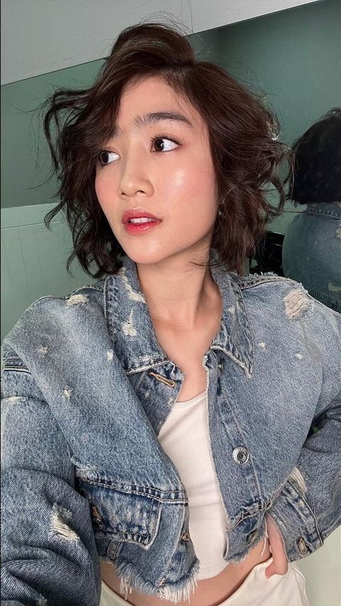 Portrait of Febby Rastanty Cutting Her Hair Short, the Result is Enchanting