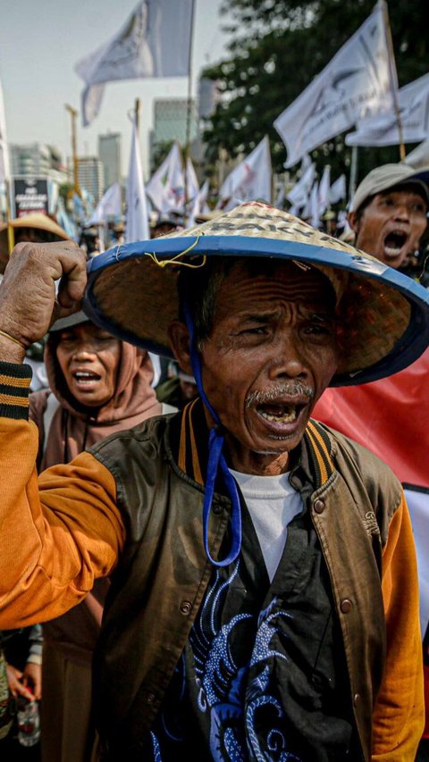 FOTO: Memperingati Hari Tani, Massa Buruh hingga Serikat Petani Minta Enam Tuntutan di Patung Kuda